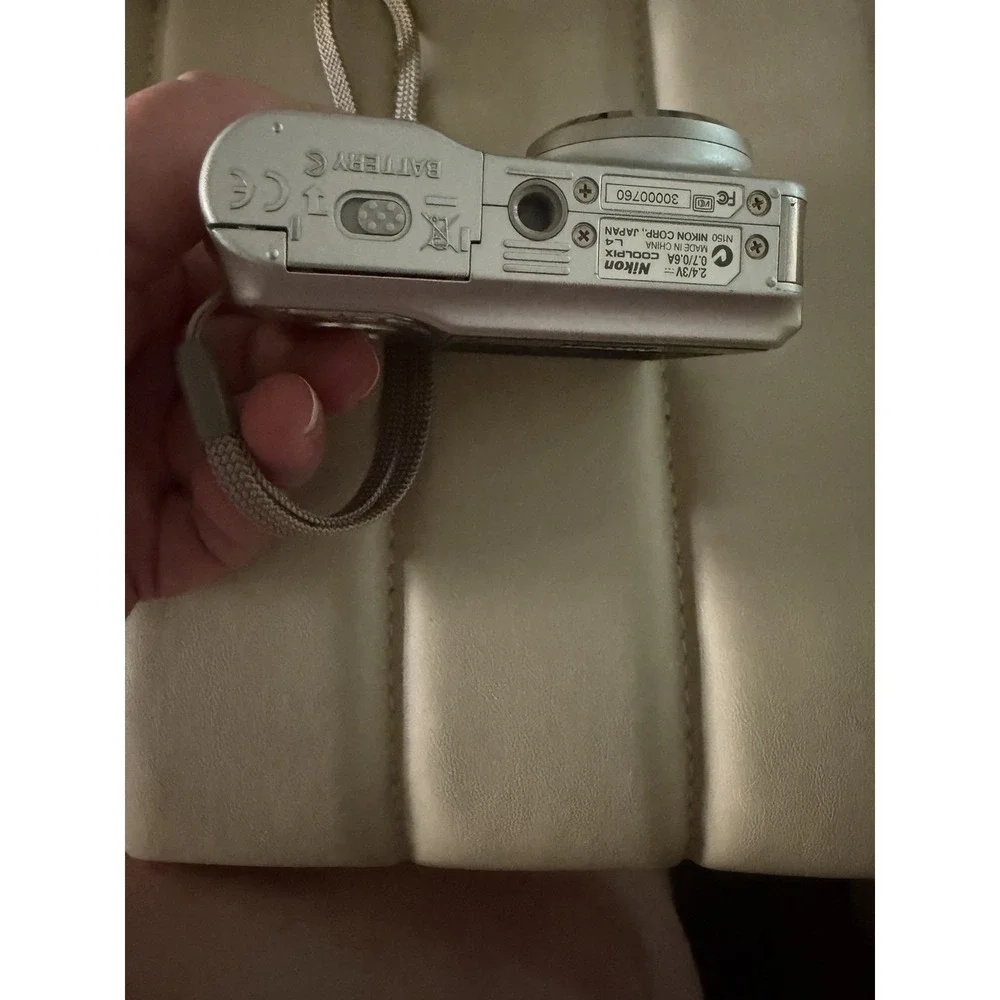 Nikon Coolpix L3 5.1MP Digital Camera Silver 3x Optical Zoom